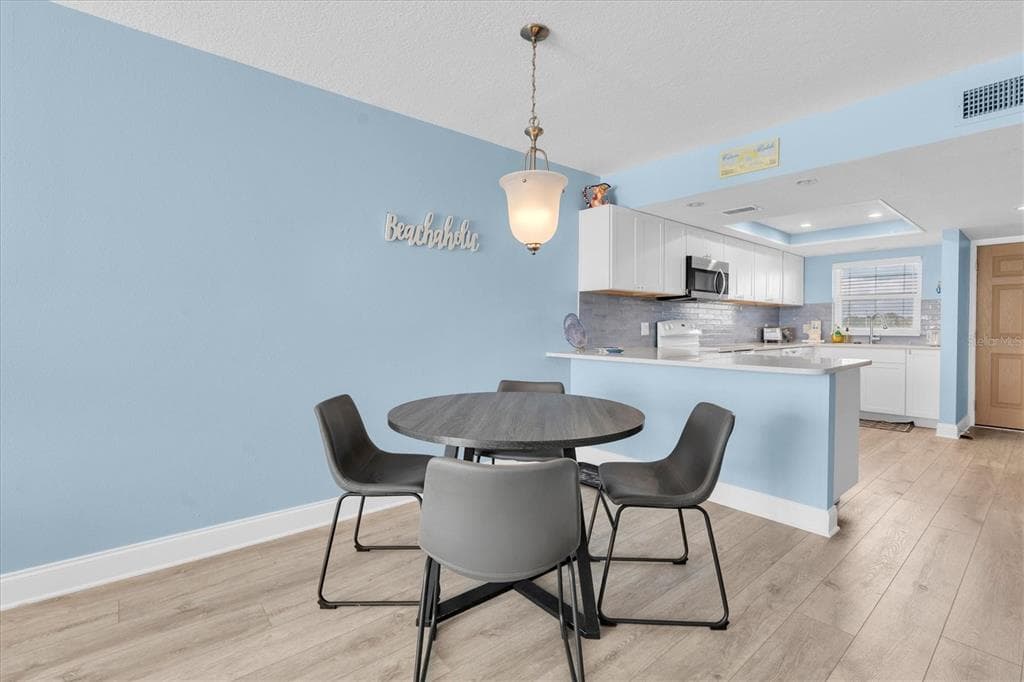 18650 GULF BOULEVARD 203 photo 14