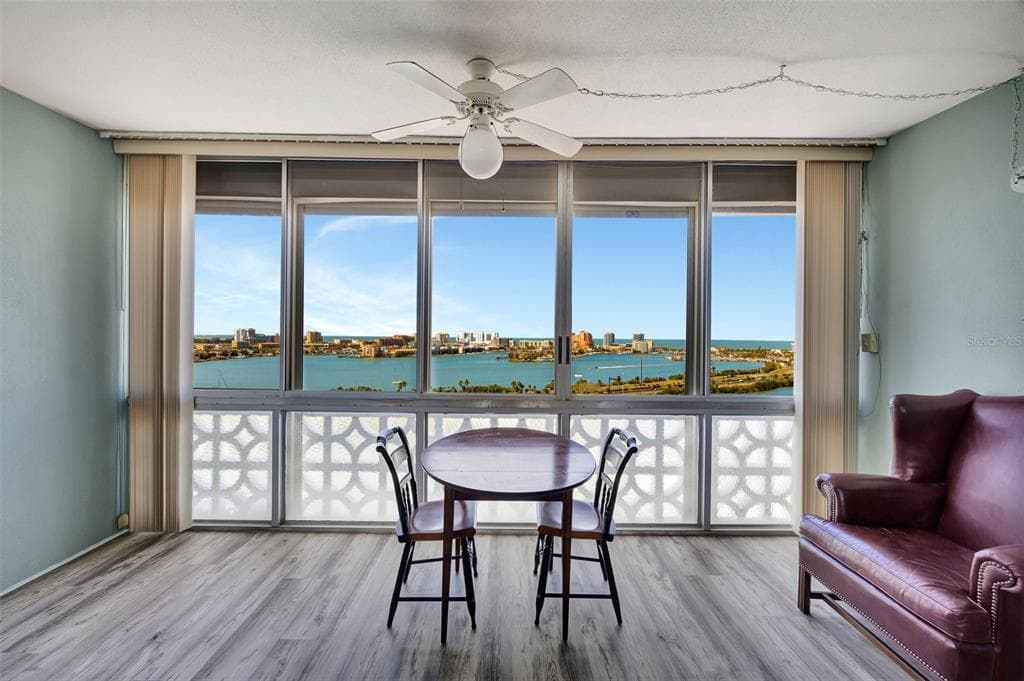 31 ISLAND WAY 1403 photo 6