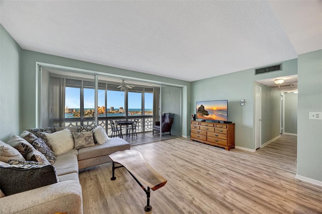 31 ISLAND WAY 1403 photo 20