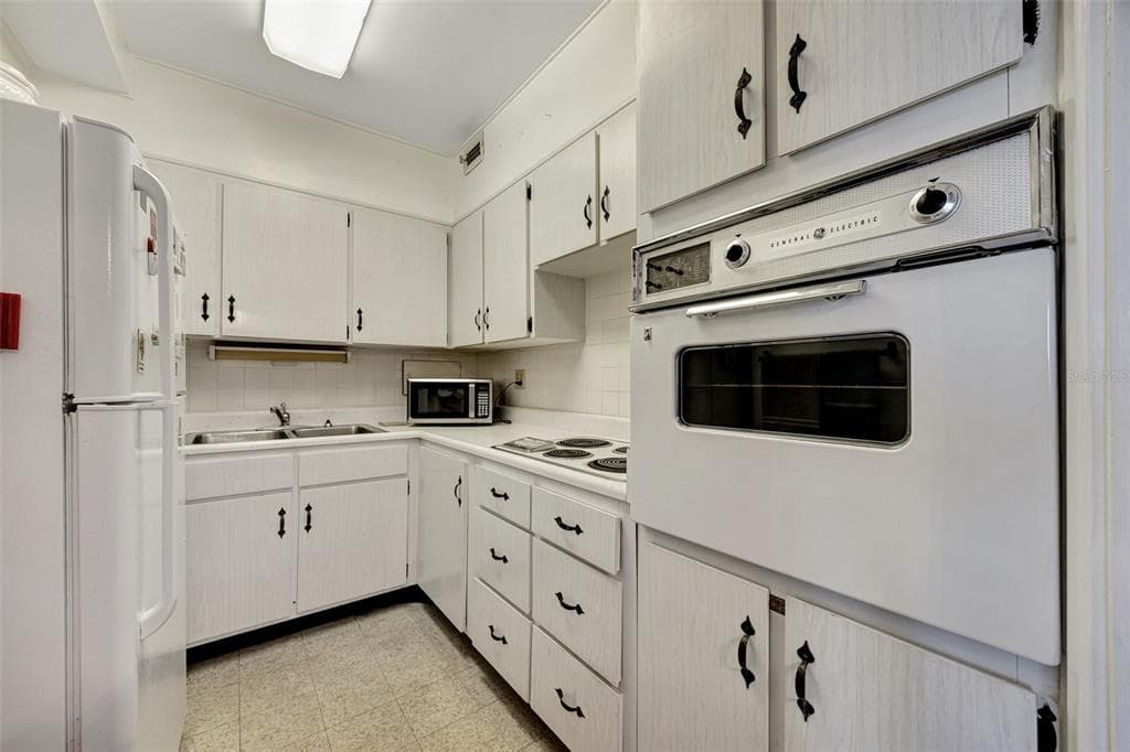 31 ISLAND WAY 1403 photo 10