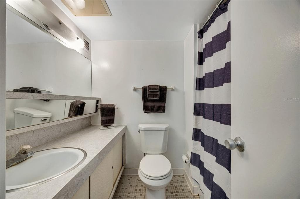 31 ISLAND WAY 1403 photo 14