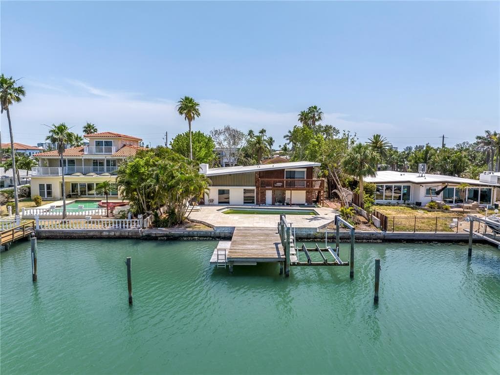 31 DOLPHIN DRIVE photo 2