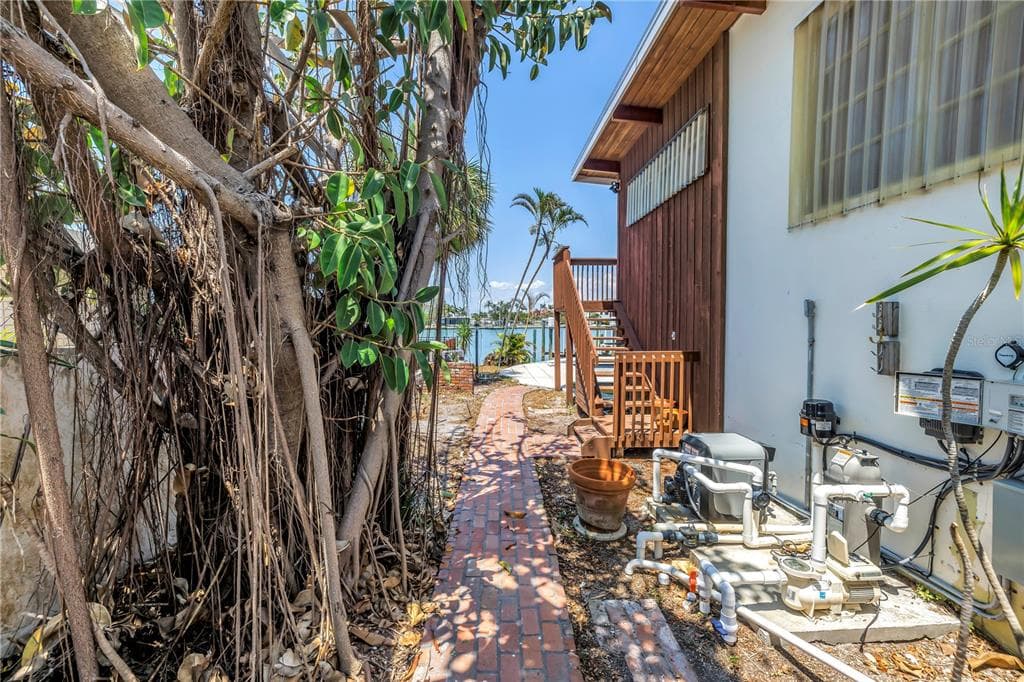 31 DOLPHIN DRIVE photo 16