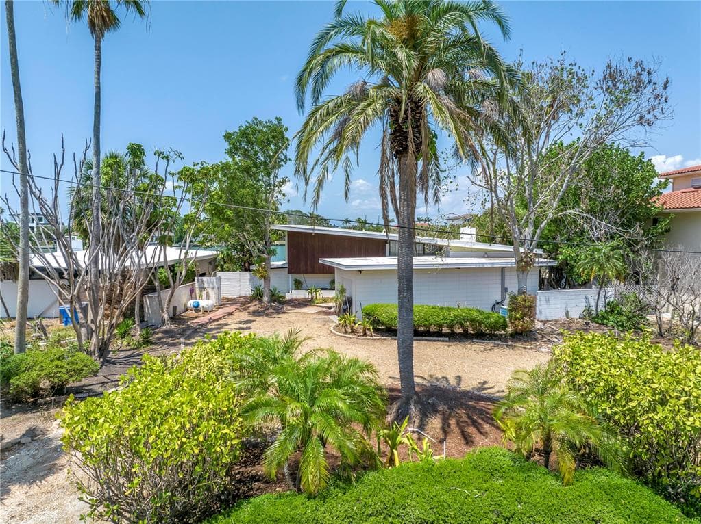 31 DOLPHIN DRIVE photo 1