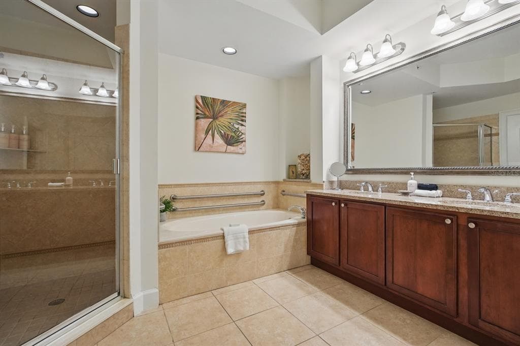 102 YACHT HARBOR DRIVE 263 photo 19