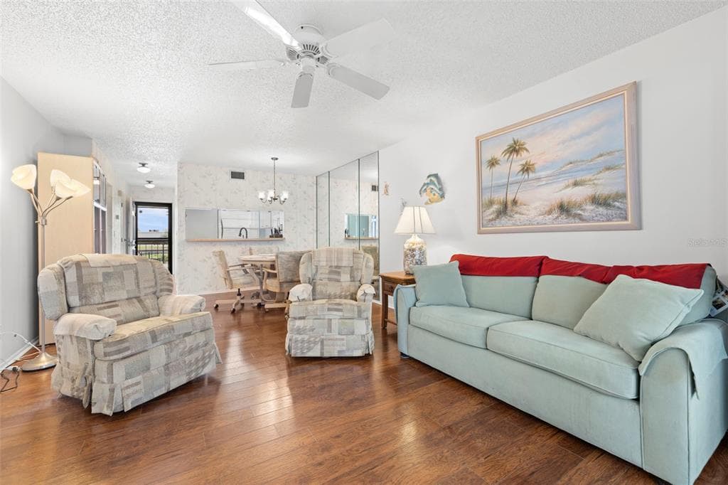 5157 SILENT LOOP 208 photo 5
