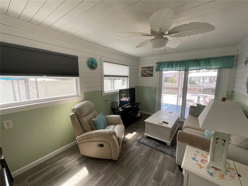 7104 FAIR LANE photo 22