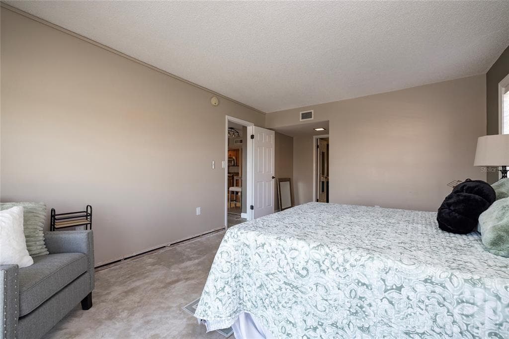 4900 BRITTANY DRIVE S 613 photo 17