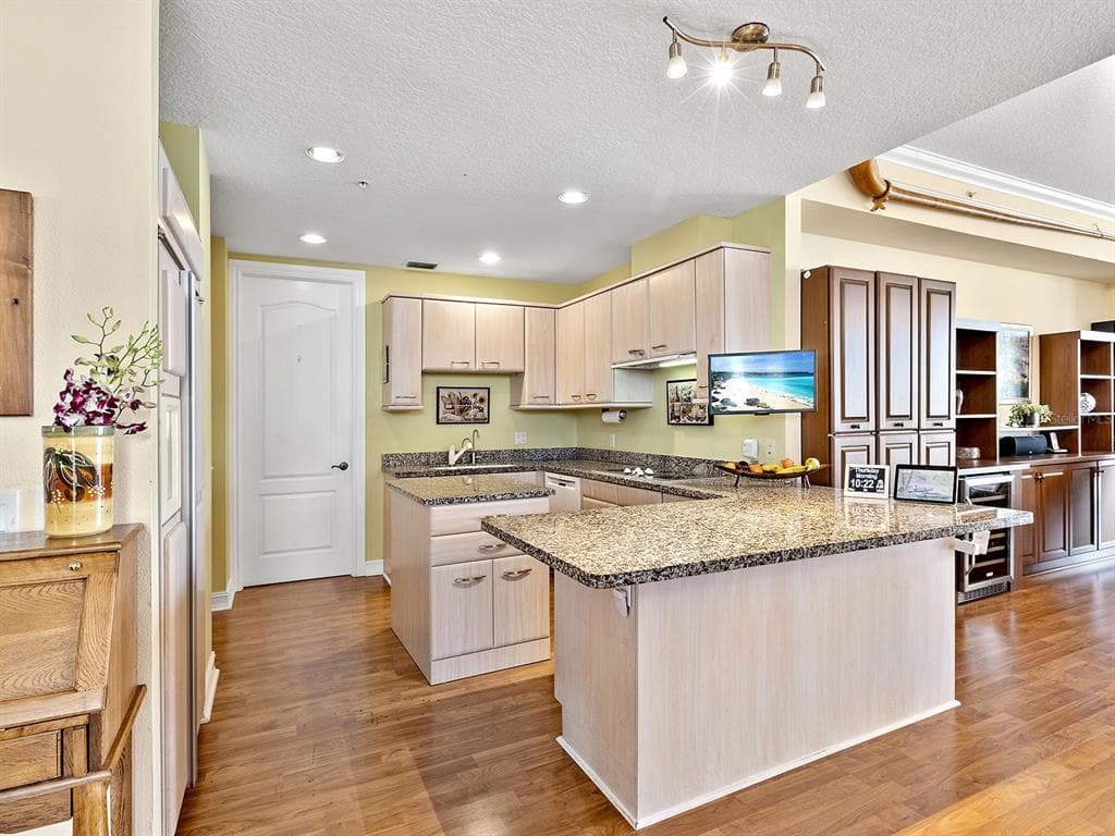 1233 N GULFSTREAM AVENUE 401 photo 17