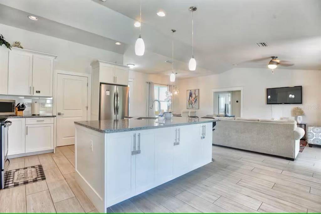 831 PALMETTO DRIVE NE 5