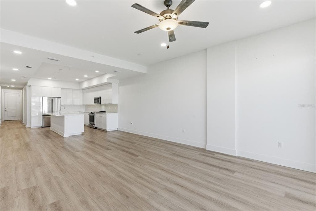 400 150TH AVENUE 205 photo 17