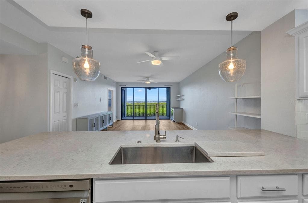 900 E MARION AVENUE 1203 photo 7