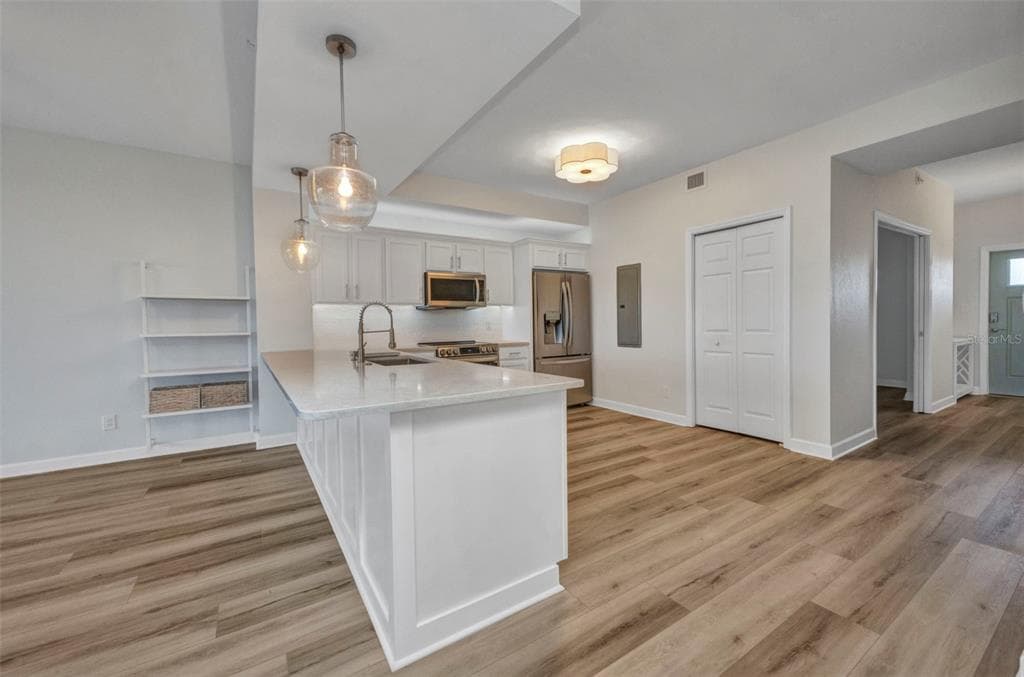 900 E MARION AVENUE 1203 photo 5
