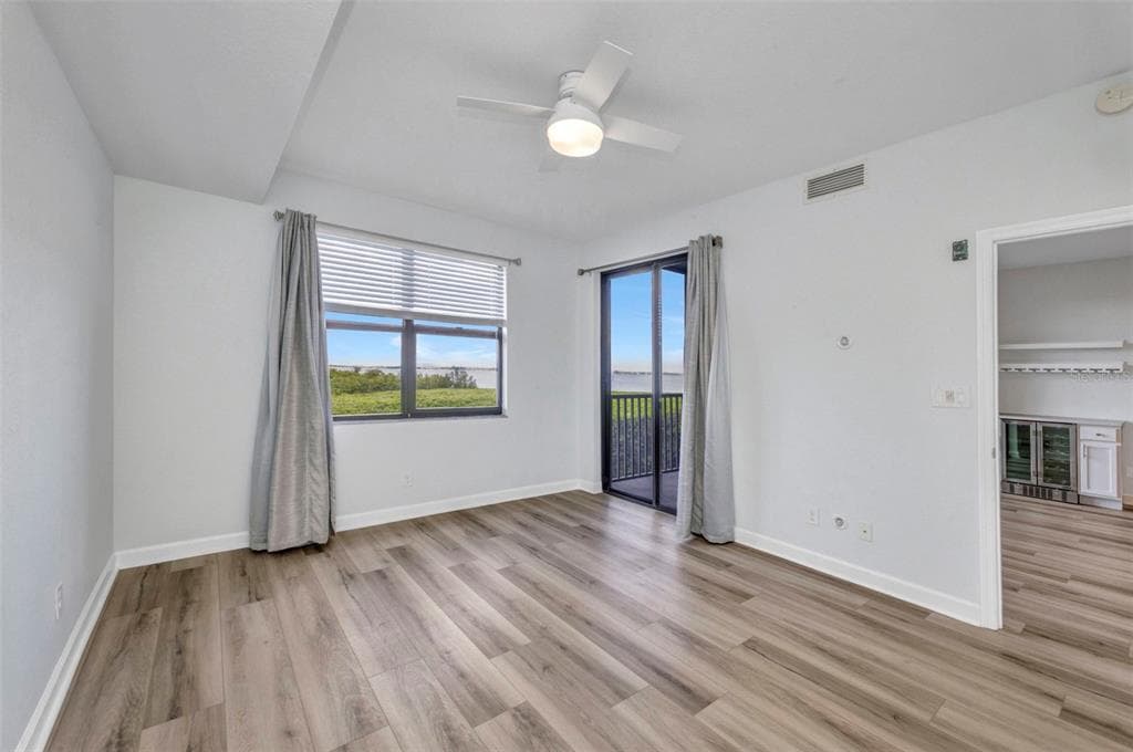 900 E MARION AVENUE 1203 photo 24