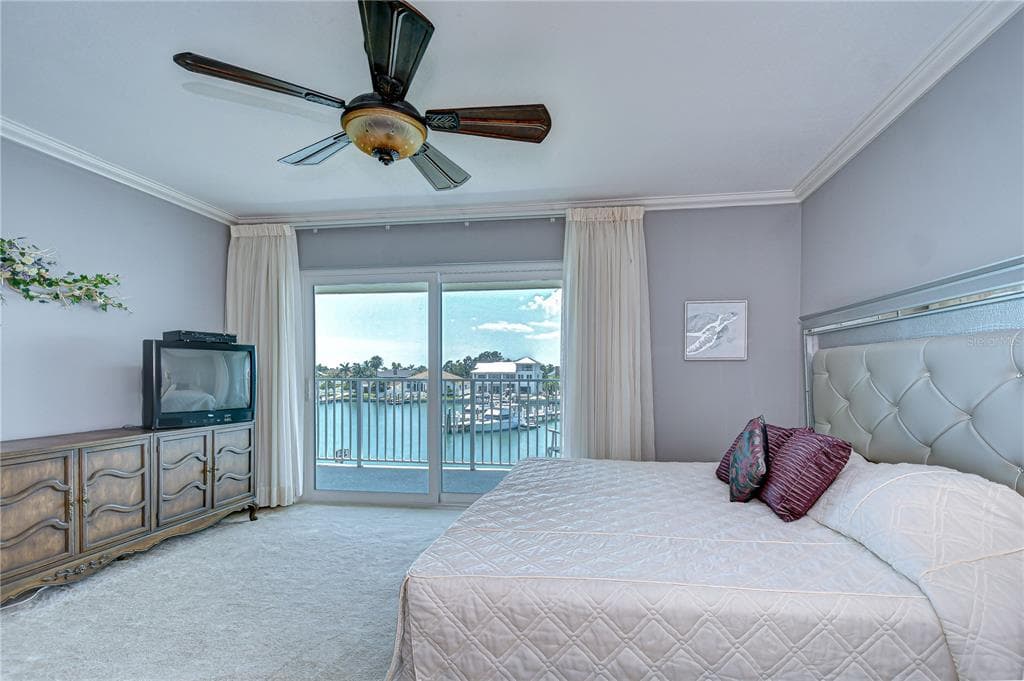 340 PINELLAS BAYWAY S 304 photo 23