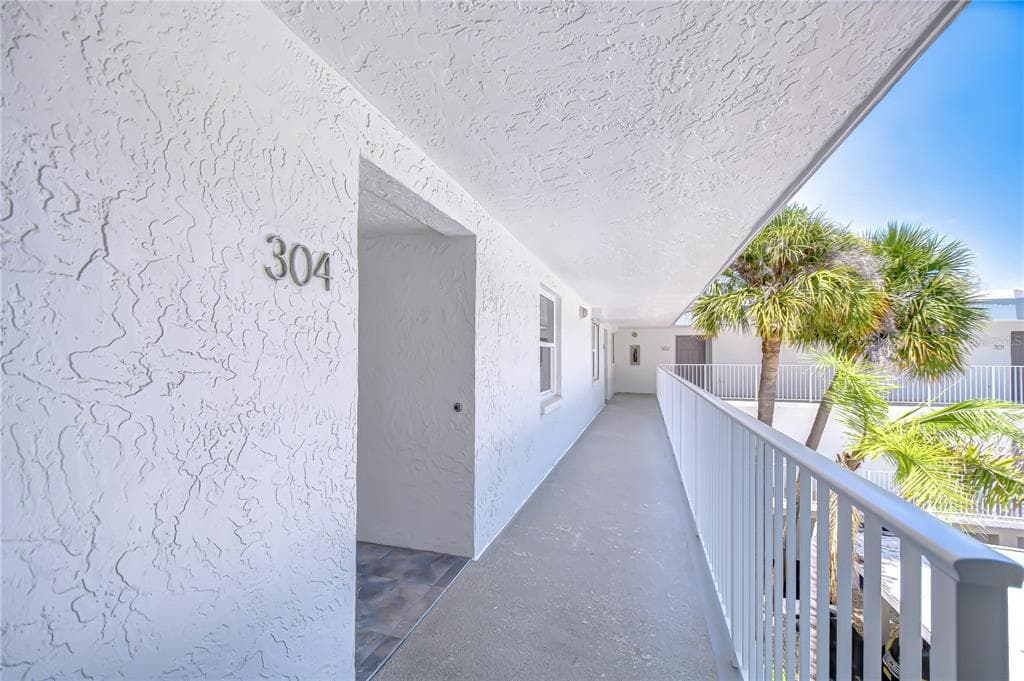 340 PINELLAS BAYWAY S 304 photo 7