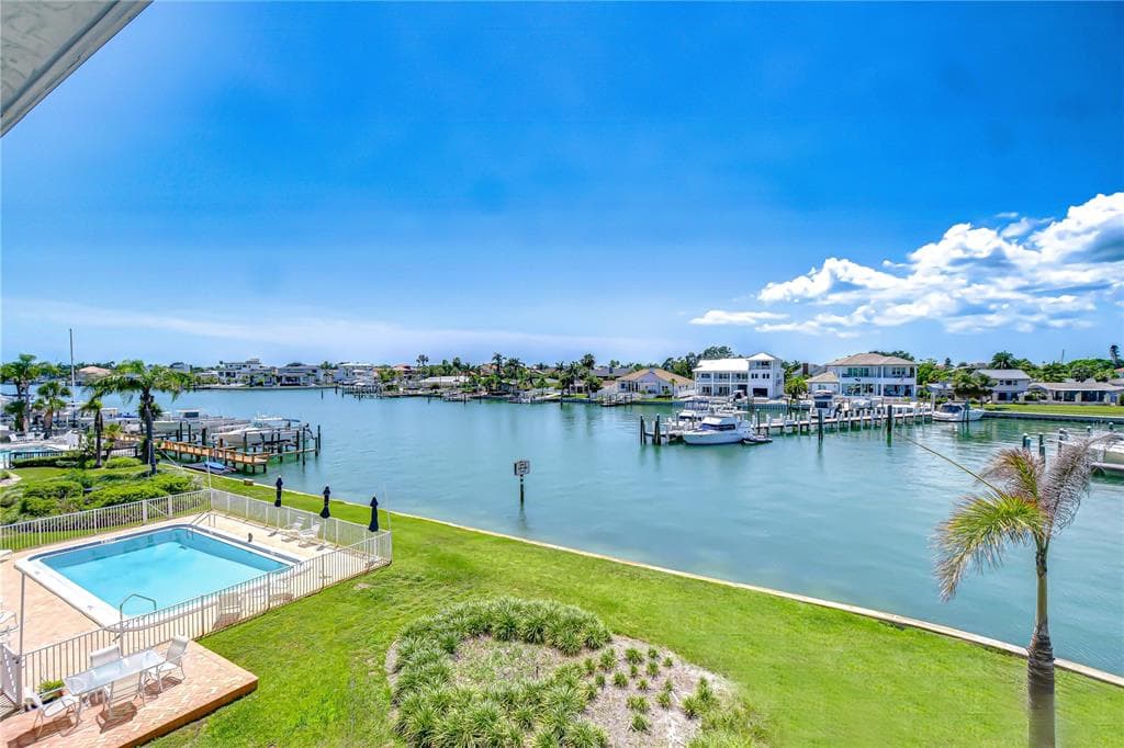 340 PINELLAS BAYWAY S #304 1
