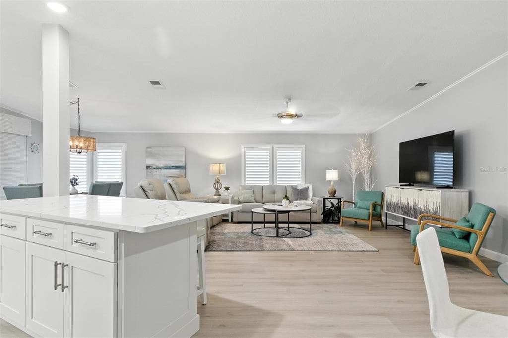 38 PLUMOSA DRIVE photo 7