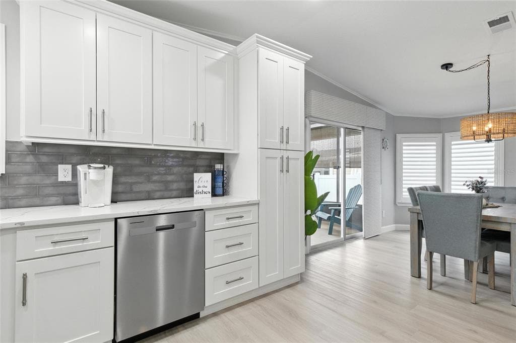 38 PLUMOSA DRIVE photo 3