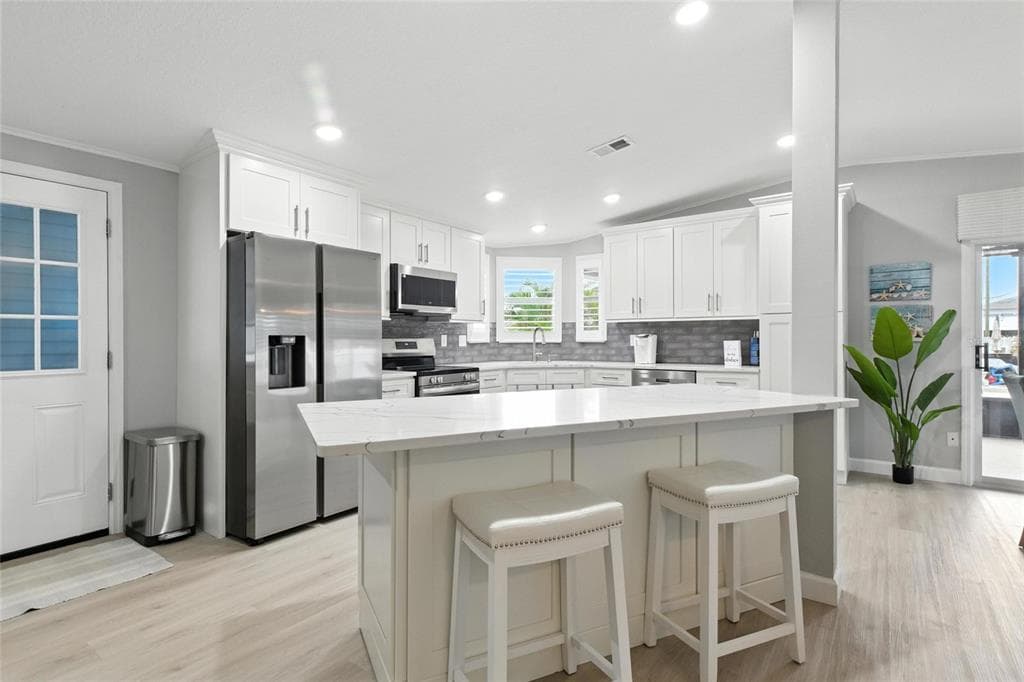 38 PLUMOSA DRIVE photo 5