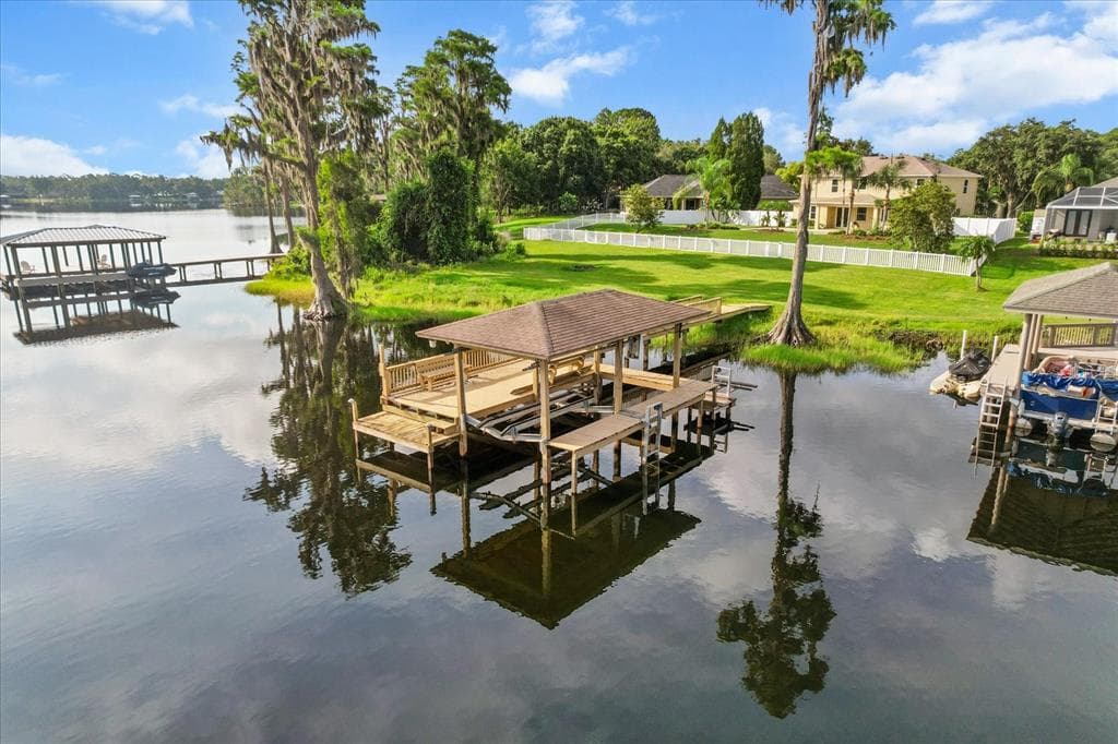 1300 WYNDHAM LAKES DRIVE 2