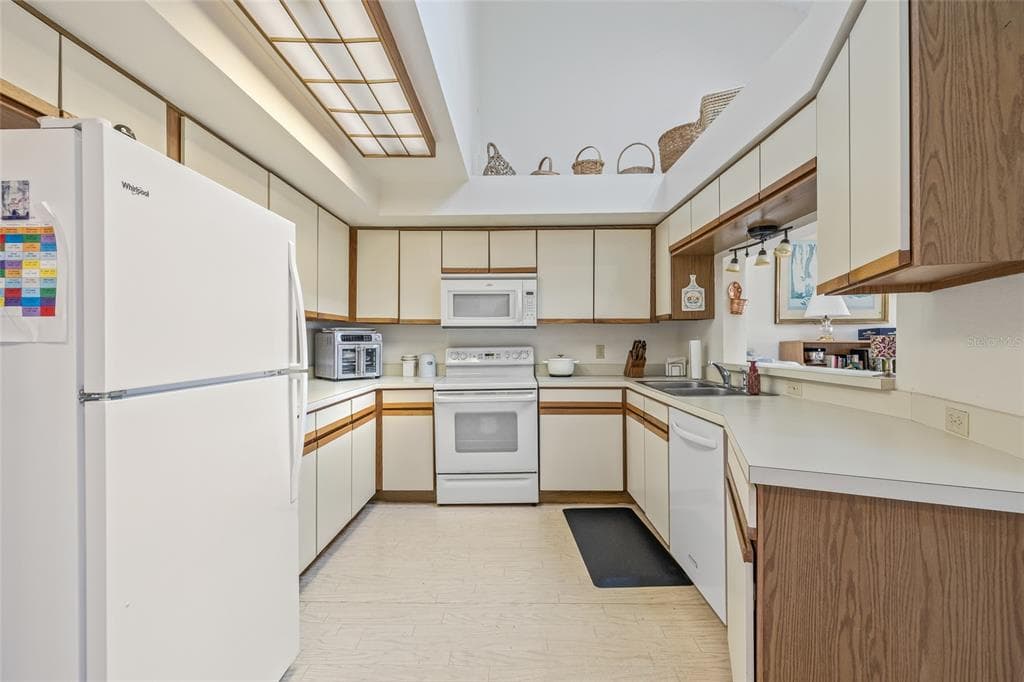 699 MALTA COURT NE photo 23