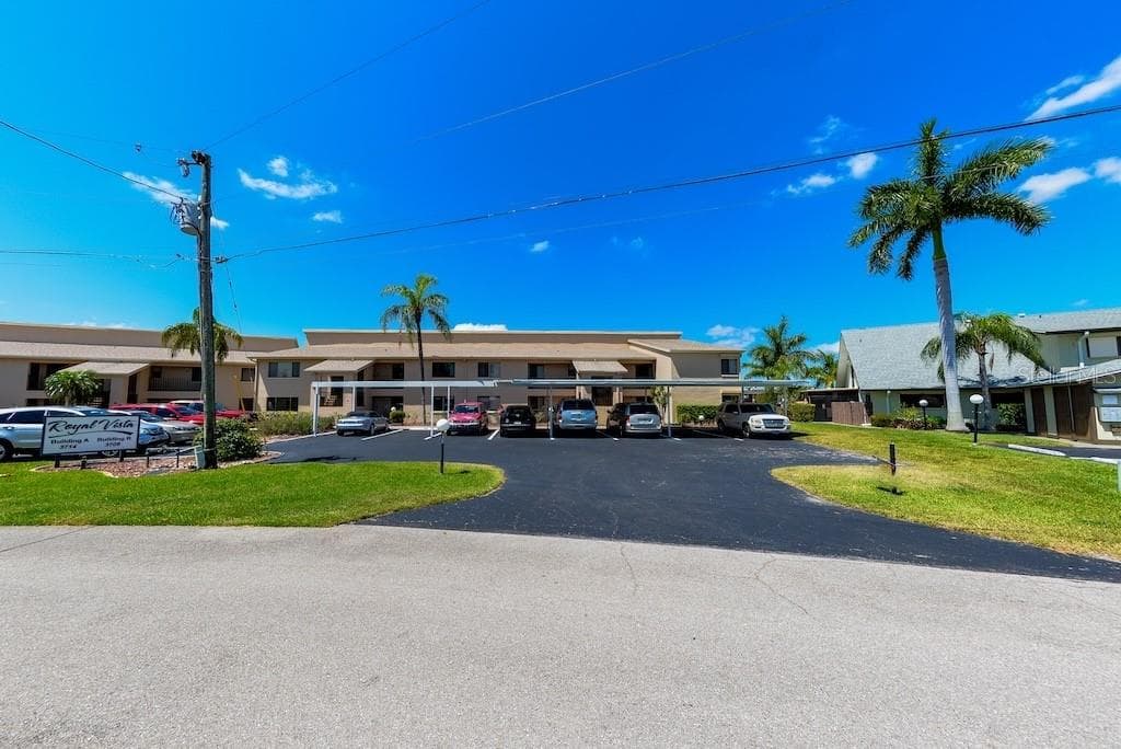 3708 SE 12TH AVENUE #104 1