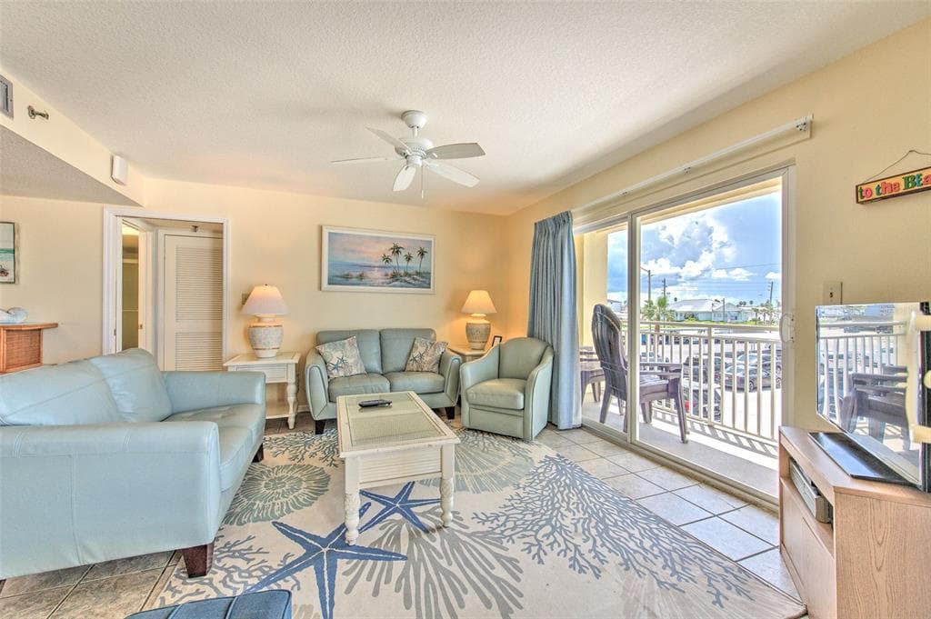 17450 GULF BOULEVARD 103 photo 6