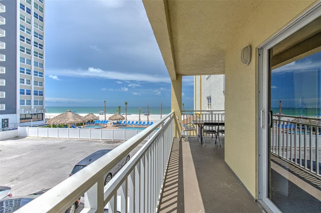17450 GULF BOULEVARD 103 photo 3