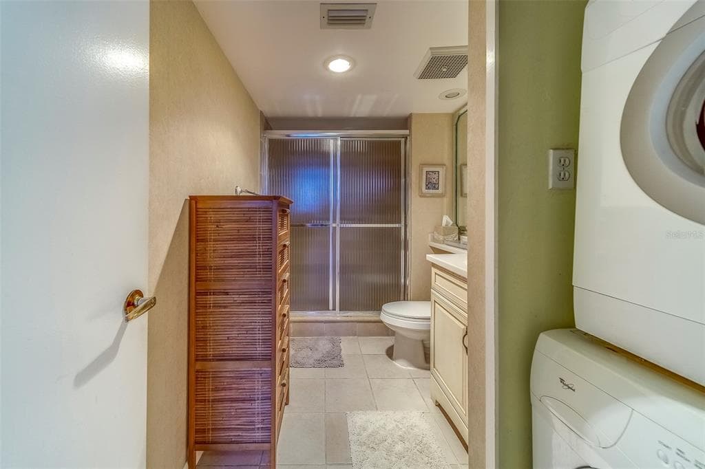 400 ISLAND WAY 104 photo 23