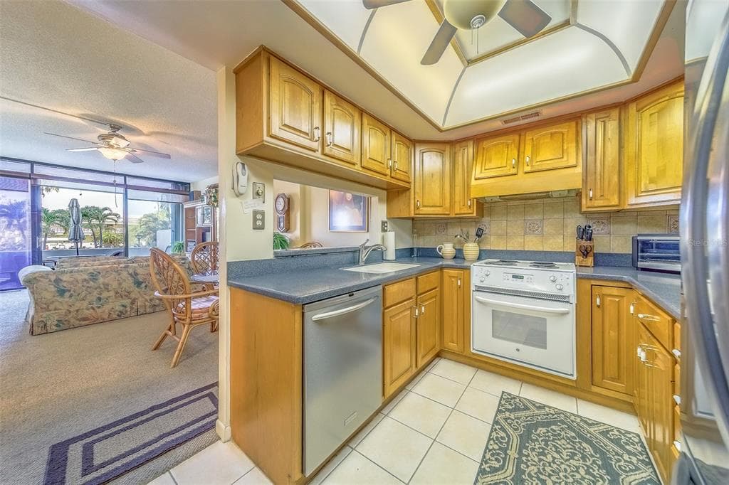400 ISLAND WAY 104 photo 13