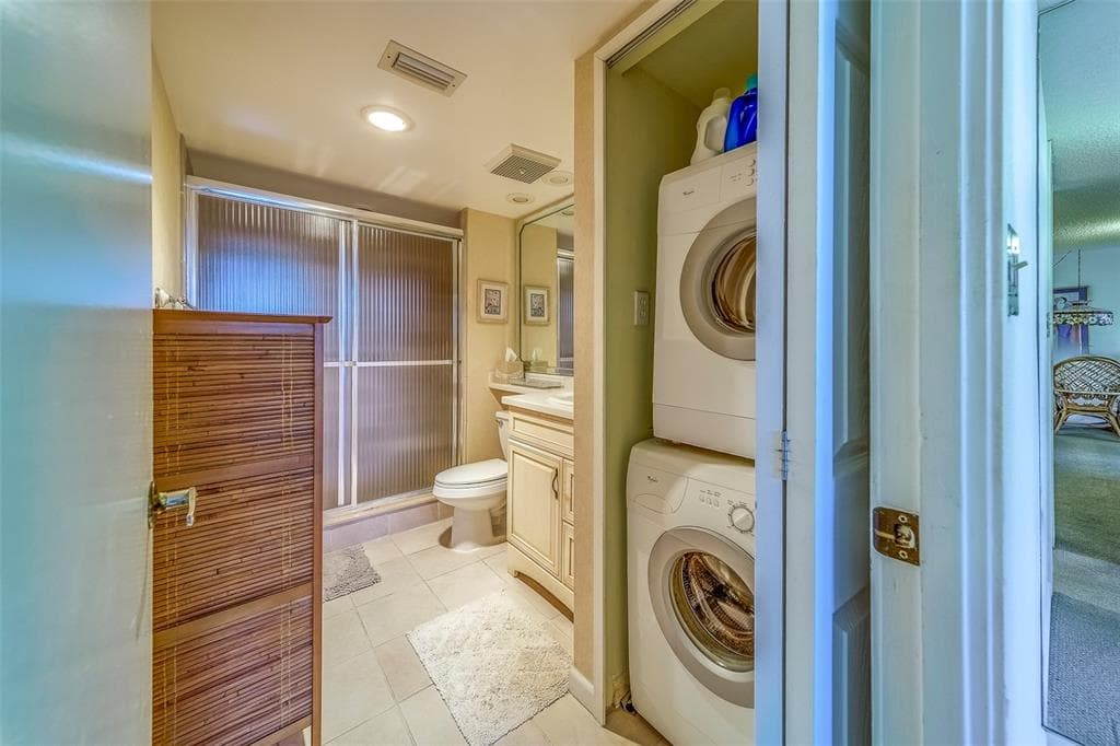 400 ISLAND WAY 104 photo 22
