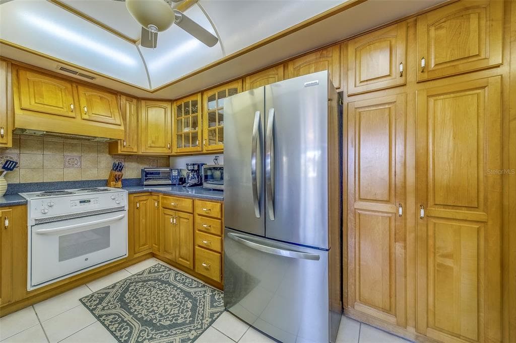 400 ISLAND WAY 104 photo 11