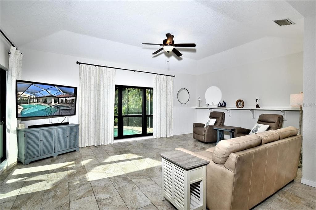 355 TRIESTE DRIVE photo 18