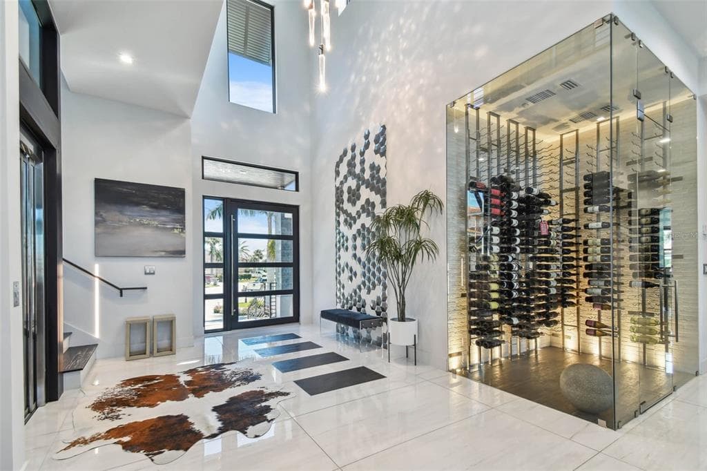 206 6TH STREET E 4
