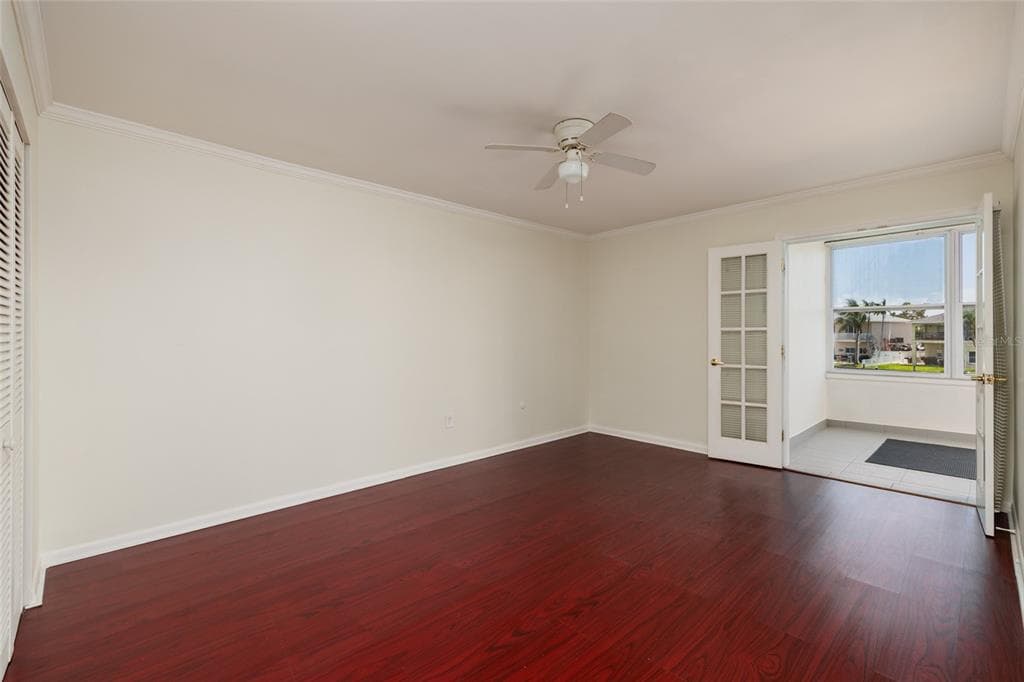 1893 SHORE DRIVE S 209 photo 23