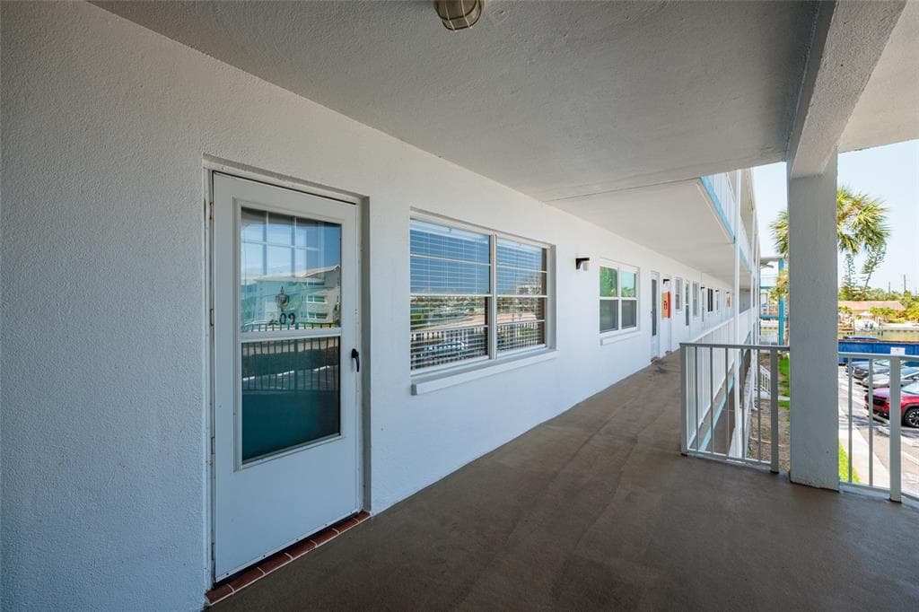 1893 SHORE DRIVE S 209 photo 7