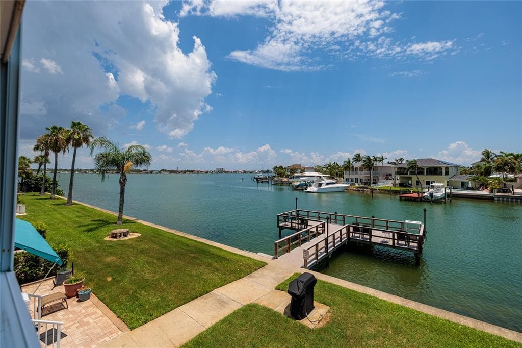 1893 SHORE DRIVE S #209 4