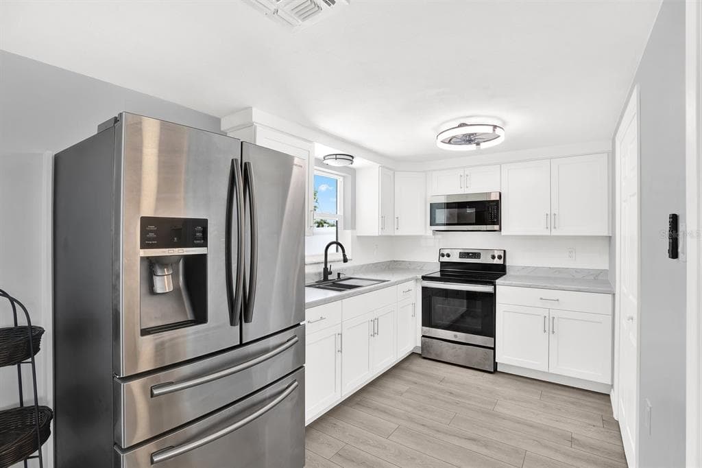 13739 LAVENDER AVENUE photo 3