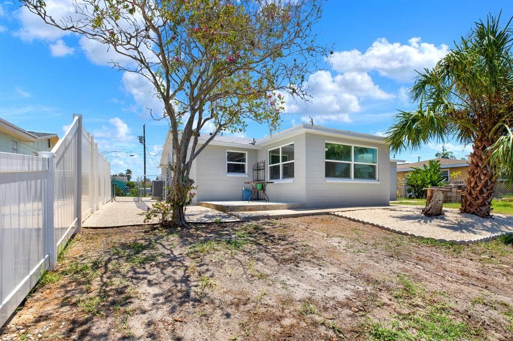 13739 LAVENDER AVENUE photo 18