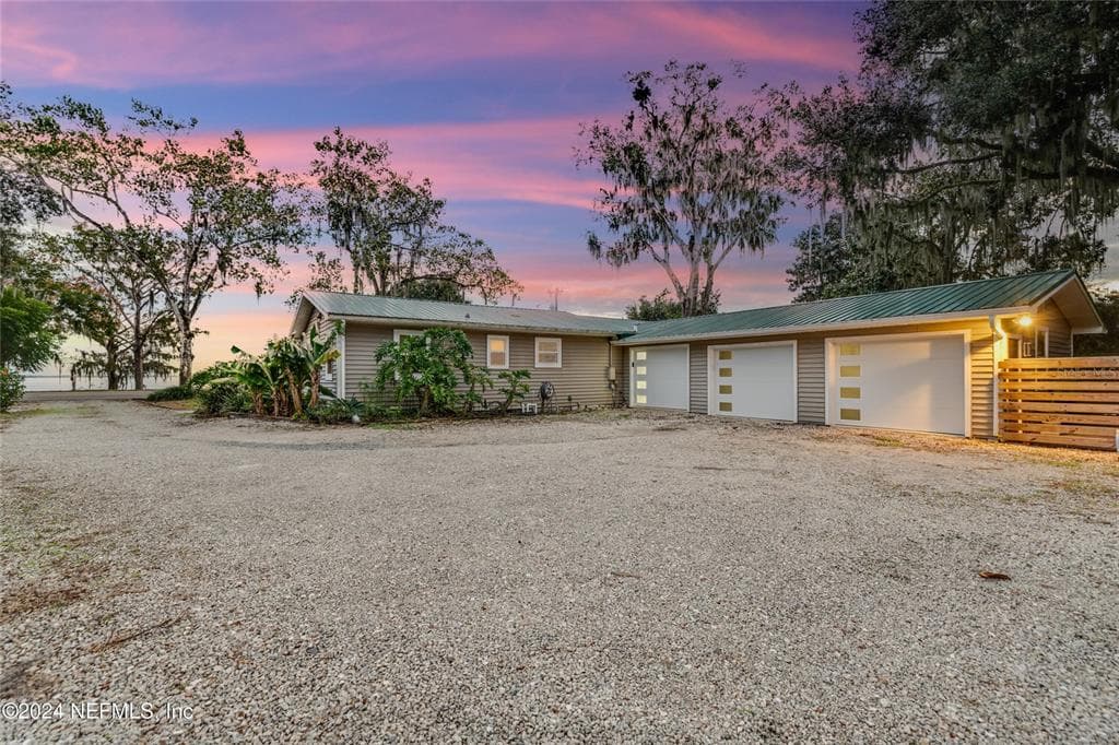 1711 COUNTY ROAD 13 S 4