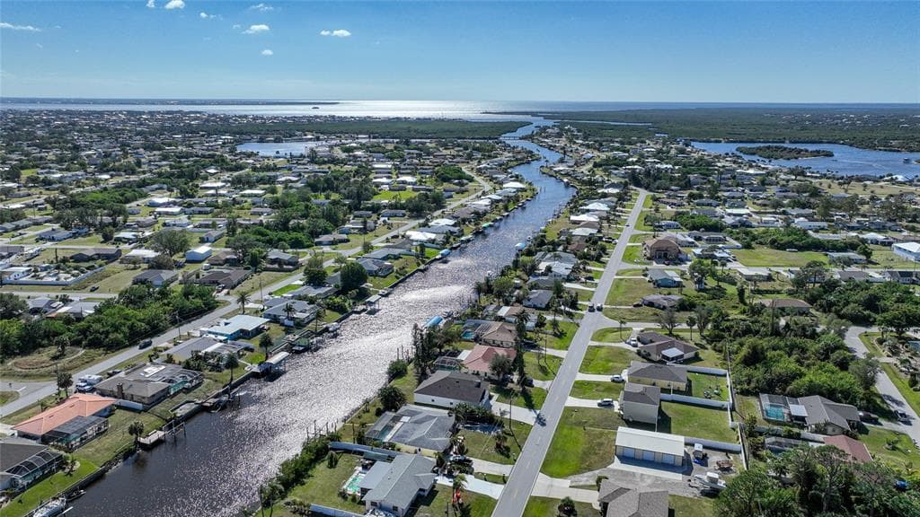 521 W TARPON BOULEVARD NW photo 1