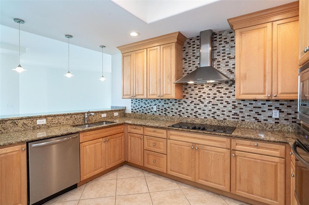 1375 BEACH ROAD 210 photo 6