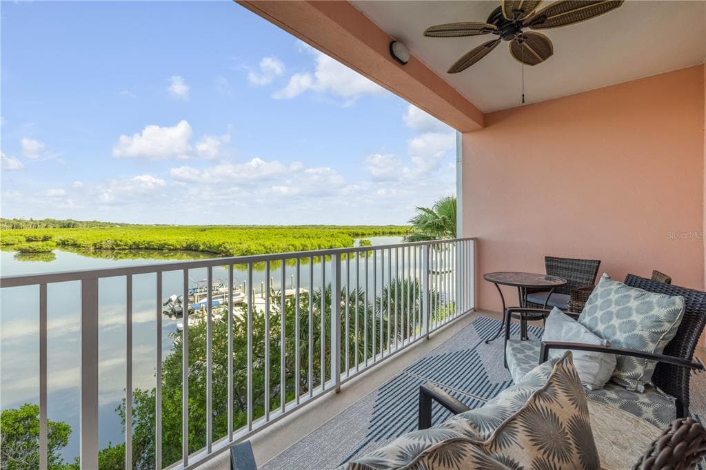 4 RIVERWALK DRIVE #305 4