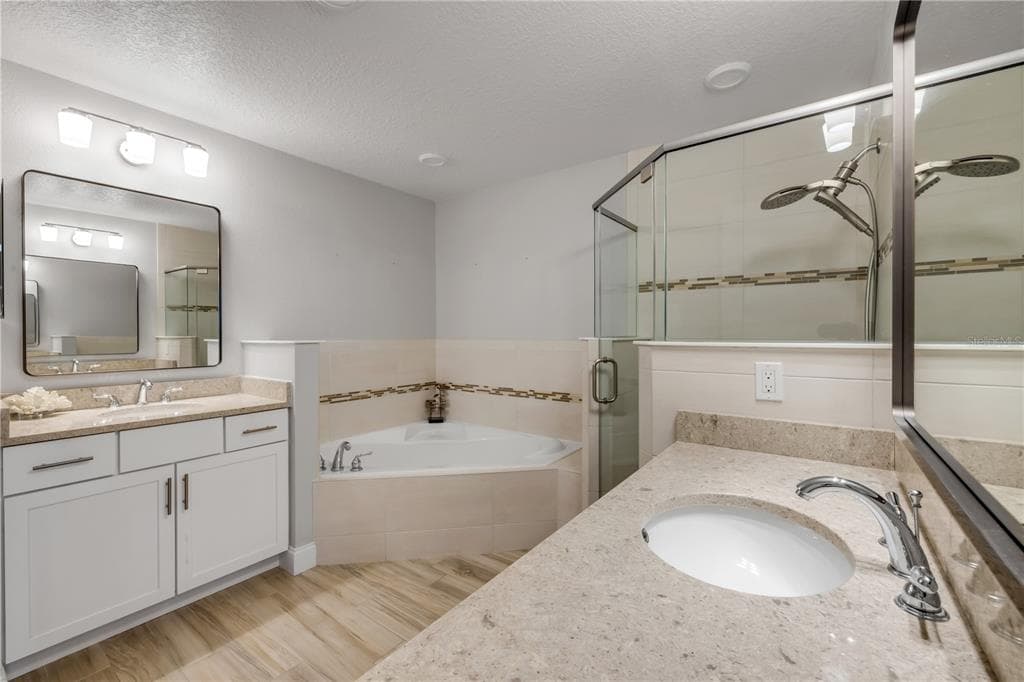 4 RIVERWALK DRIVE 305 photo 25