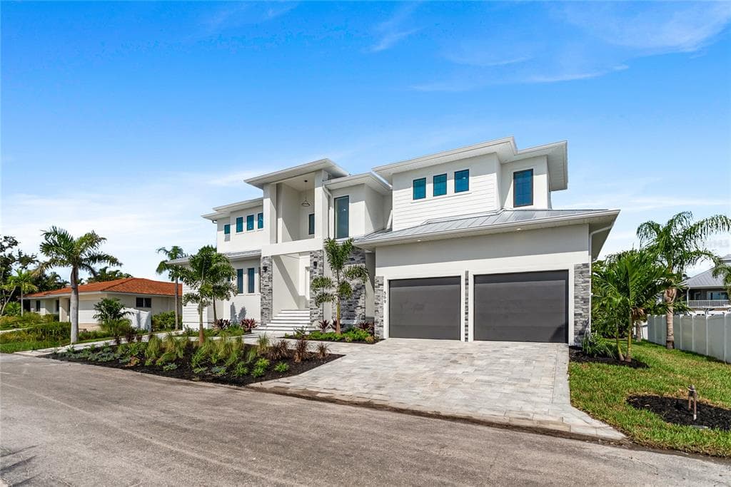 569 BAYVIEW DRIVE 3