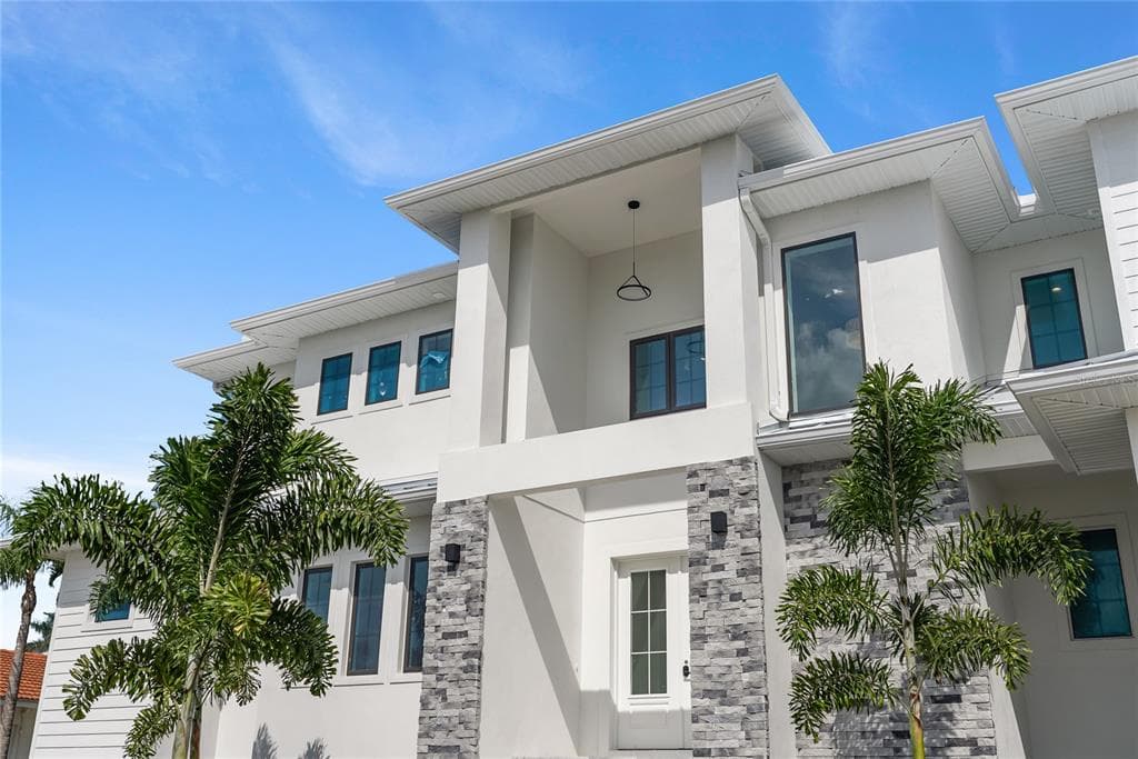 569 BAYVIEW DRIVE 4