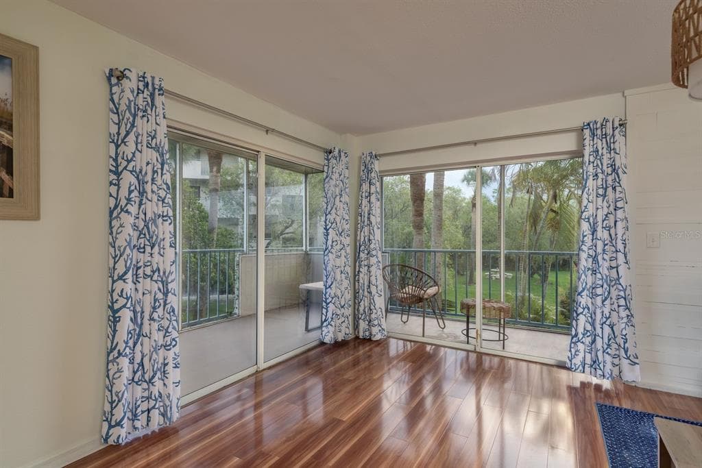 5557 SEA FOREST DRIVE 118 photo 18