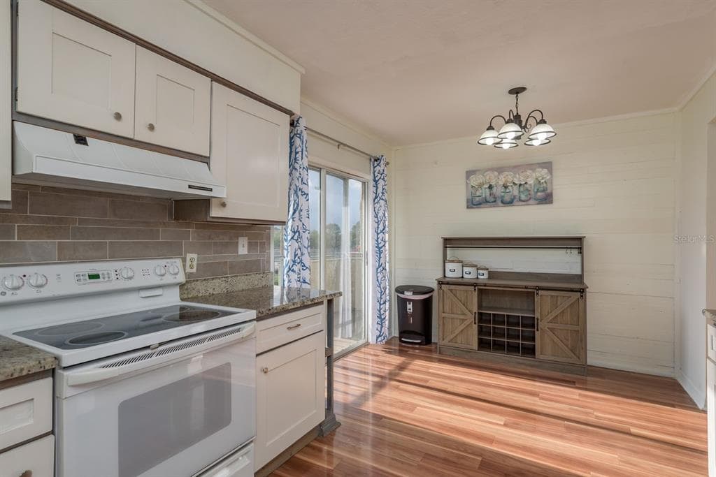 5557 SEA FOREST DRIVE 118 photo 11
