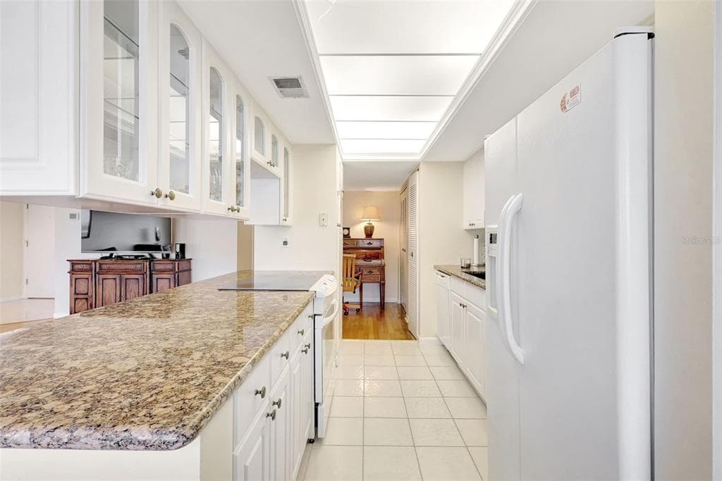 660 ISLAND WAY 708 photo 13